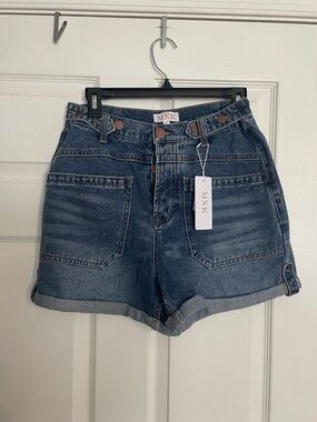 NWT MNK Women’s size 4 High-Rise Button Up Rolled Hem Denim Shorts  Blue
